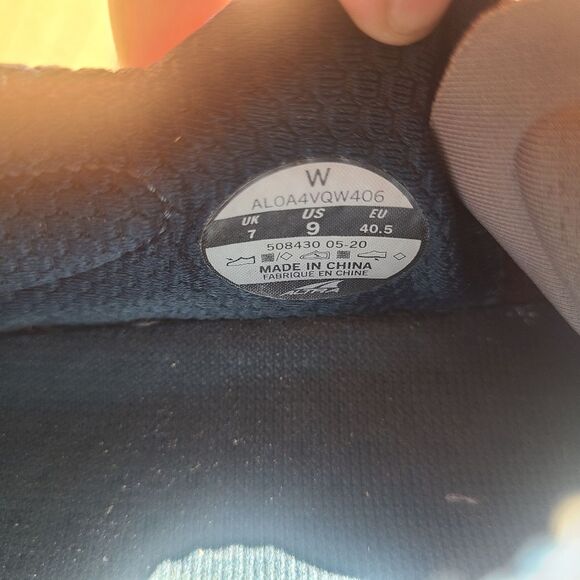 Altra Olympus 4 Womens size 9 - Picture 3 of 6